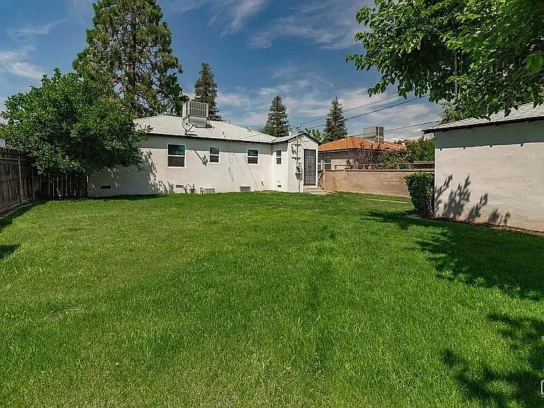 2907 Truxtun Ave — Photo 6