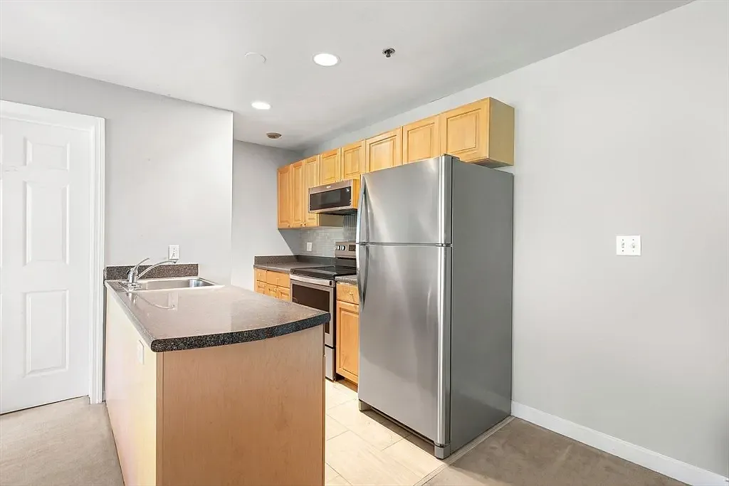 2 bed, 850 sqft, $3,600 — Photo 3