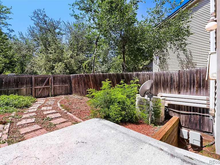1190 Poplar Ave — Photo 11