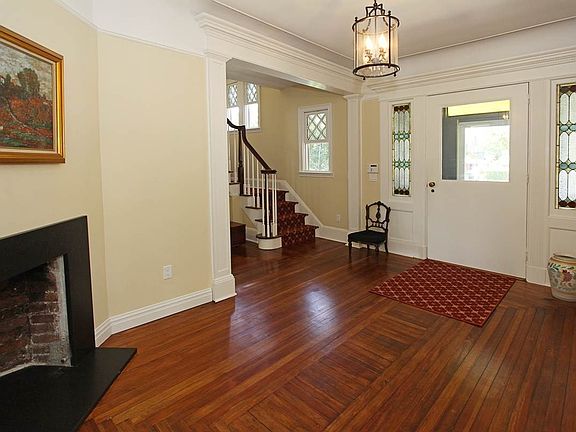 4th image of 333 Carpenter Ave