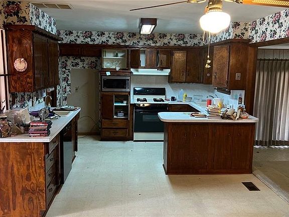 2nd image of 1021 SW 65th St