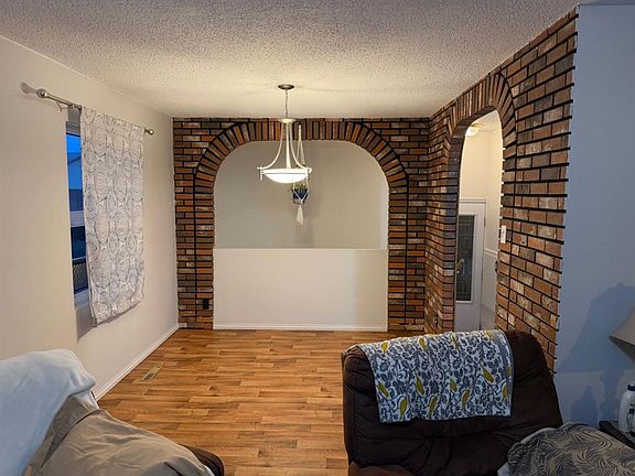 5th image of 97 E Greenview Close N