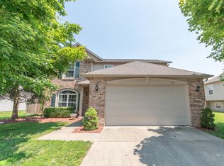 977 Canary Creek Dr, Franklin, IN 46131