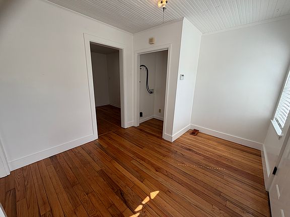 2nd image of 28 Hathaway Rd S