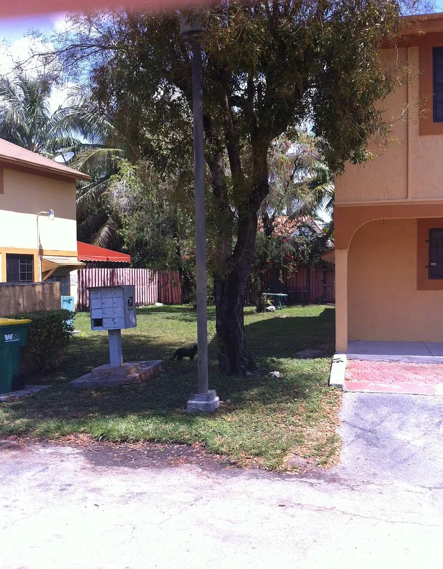 2 bed, 2.5 bath, 958 sqft, $2,400 — Photo 2