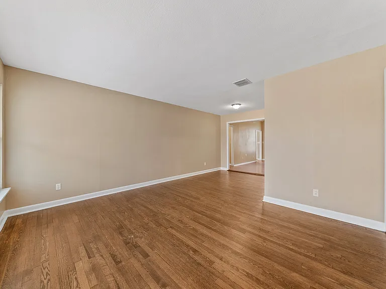 615 Burwood Ln — Photo 28