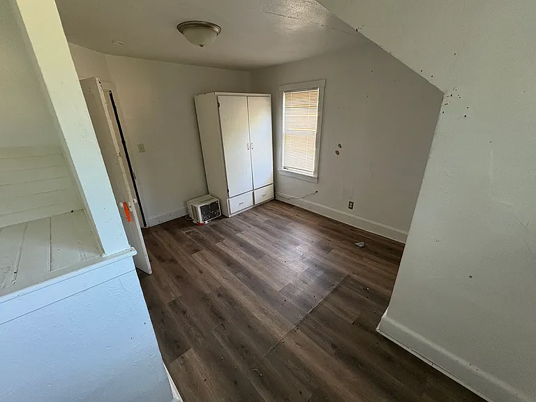 703 W Briggs Ave — Photo 6
