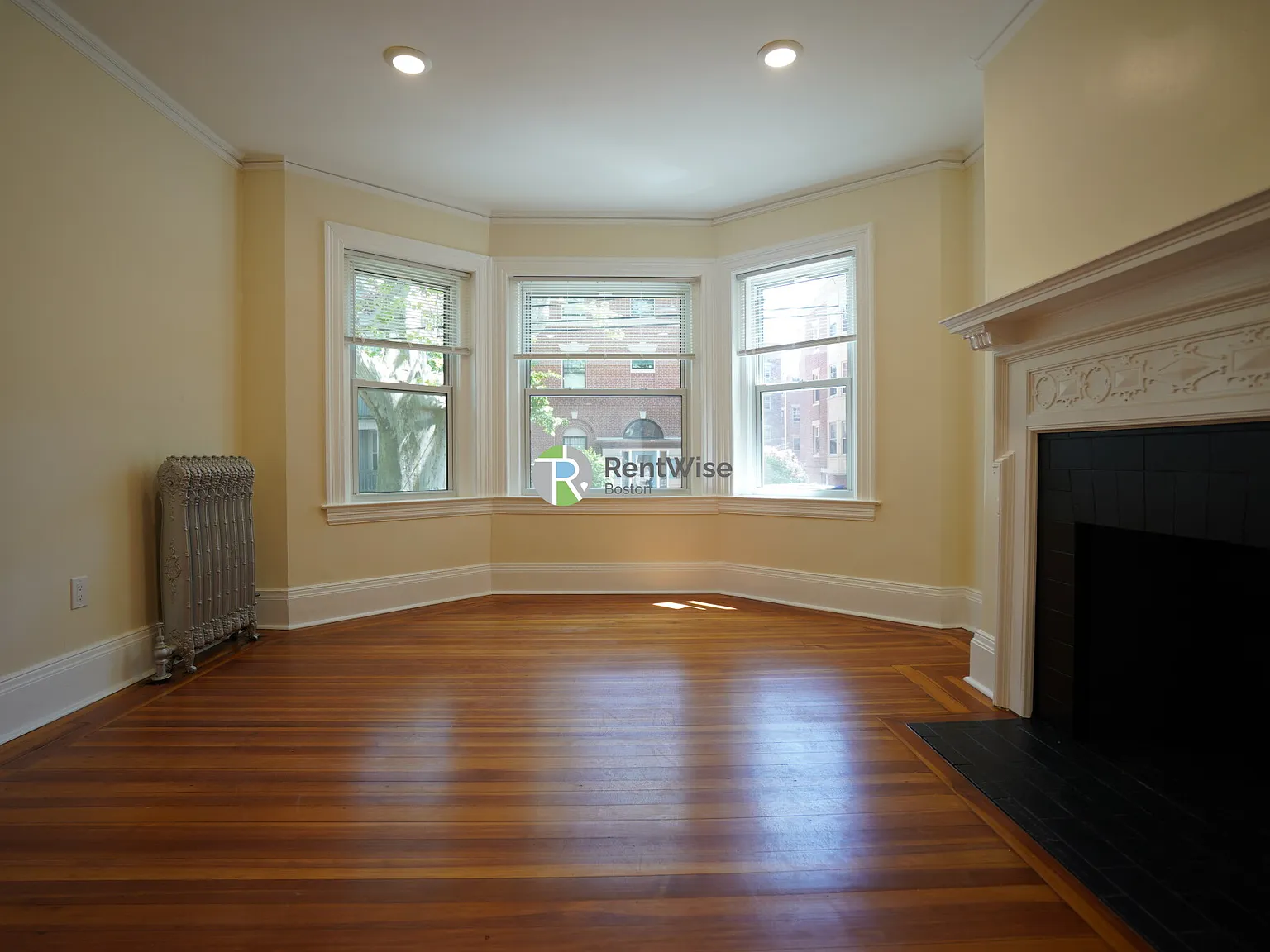 3 bed, 1.5 bath, 9999 sqft, $4,500 — Photo 1