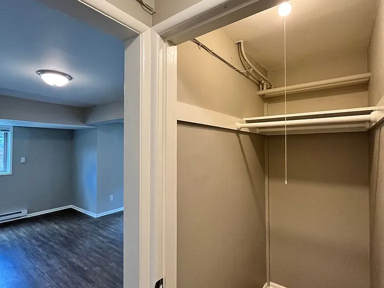 Stunning / Extra Large 1-Bedroom! Faux Hardwood Floors, Washer & Dryer, Stainless Appliances & Pe... — Photo 13