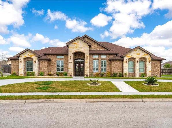 1864 The Grand Dr, Kingsville, TX 78363