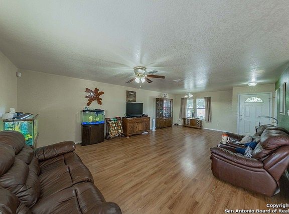 4th image of 745 Crosspoint Dr