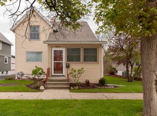 671 Bluff City Blvd, Elgin, IL 60120