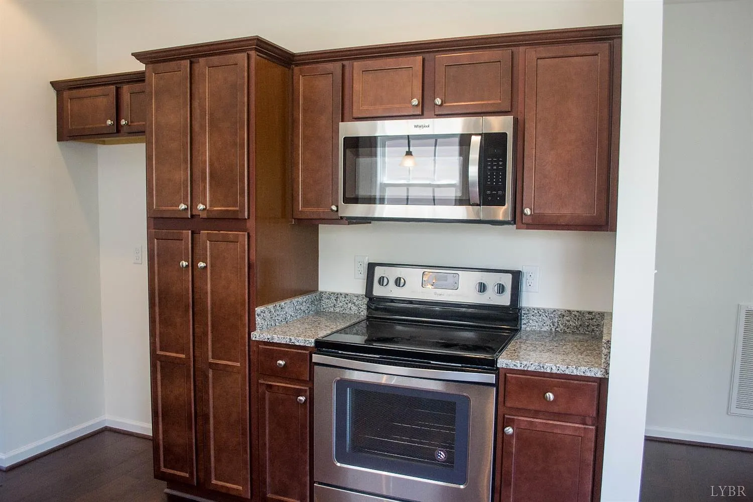 3 bed, 2.5 bath, 1632 sqft, $1,999 — Photo 3