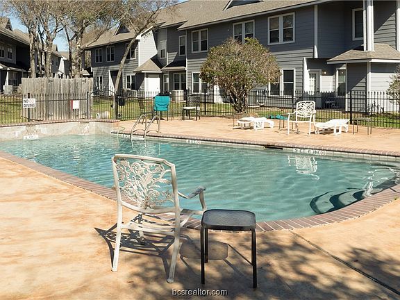 3rd image of 1213 Canyon Creek Cir