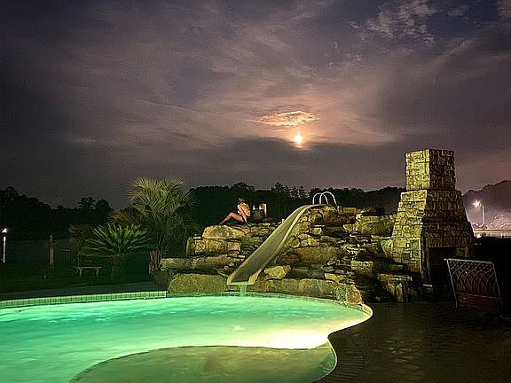 2nd image of 4641 Blackwater Dr