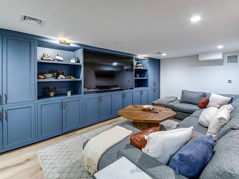10 Villa Ave — Photo 24