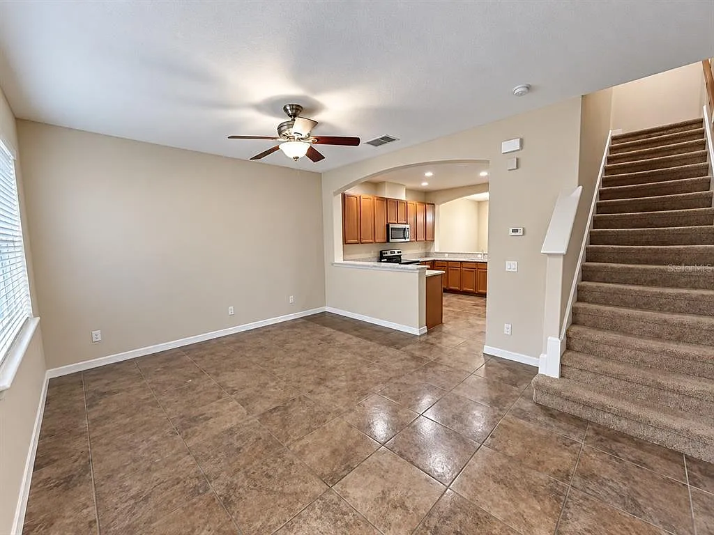 3 bed, 2.5 bath, 1363 sqft, $2,400 — Photo 2