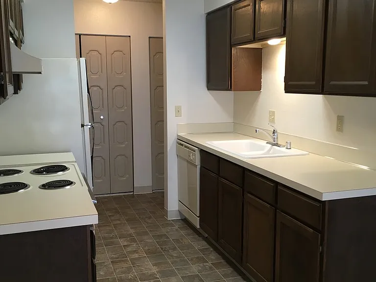 Cedars Apartments — Photo 6