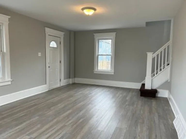 217 Abbey Ln — Photo 2