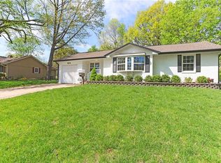 814 E Red Rd, Independence, MO 64055