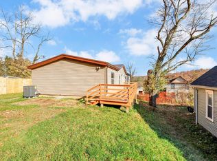 637 Zanesville Ave, Logan, OH 43138