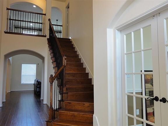 Natural earth tones, natural wood everywhere the eyes can see...custom accented tile as well in all the right locations.