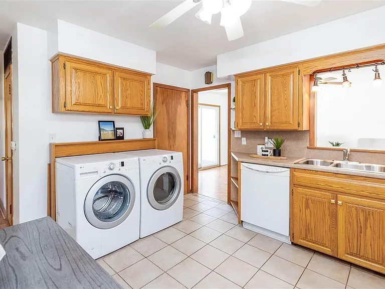 4110 Rownd St — Photo 11