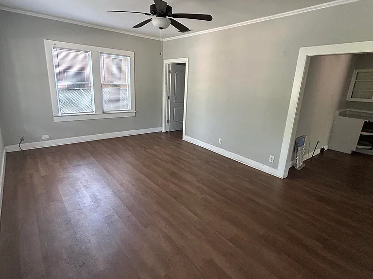 508 W Elk St — Photo 8