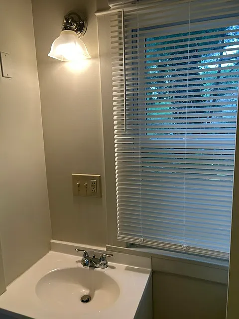1 bed, $1,000 — Photo 2