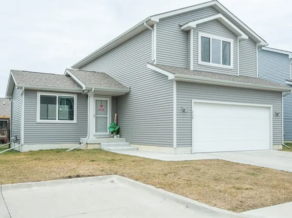 712 Cherry St NW, Bondurant, IA 50035