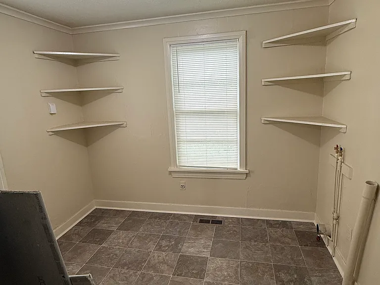 5823 Cantrell Rd — Photo 8