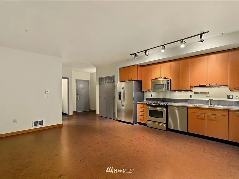 1414 12th Ave #304 — Photo 2