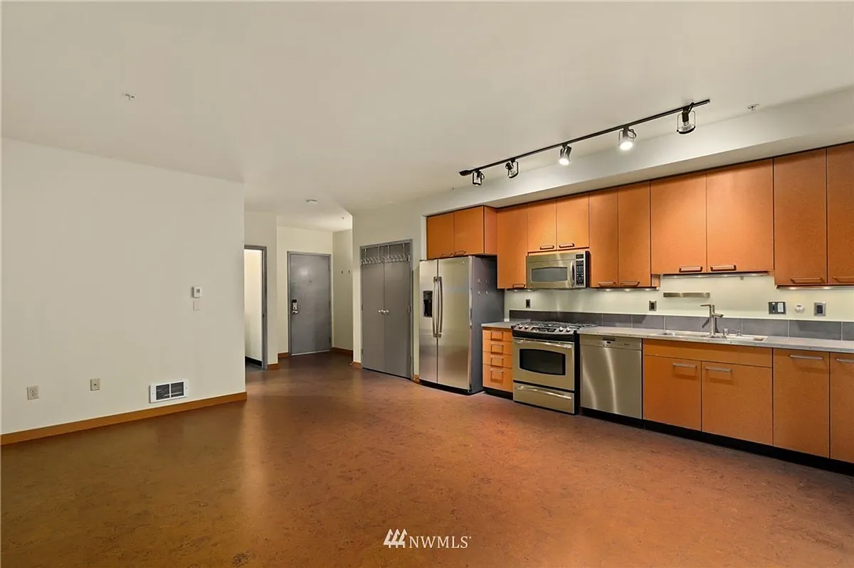Building Photo - 1414 12th Ave #304