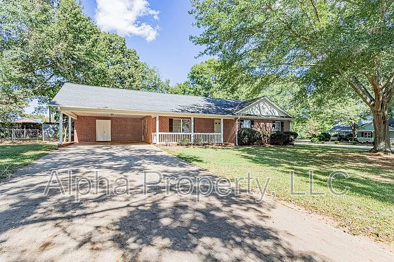 3 bed, 2.0 bath, 1150 sqft, $1,600 — Photo 2