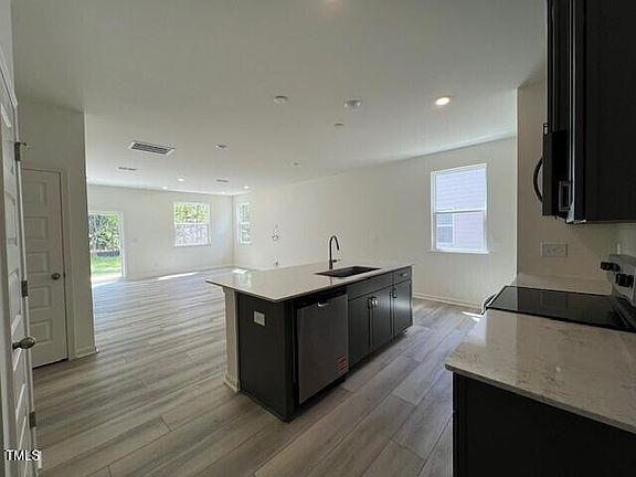 4th image of 136 Parker Ln