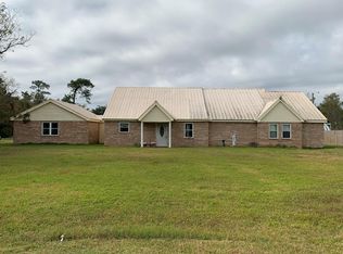 2111 Henderson St, Waveland, MS 39576