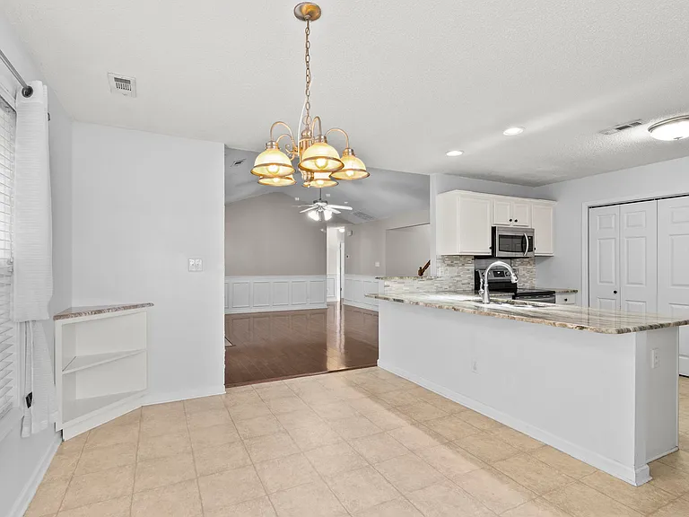 530 Sunpointe Dr — Photo 11