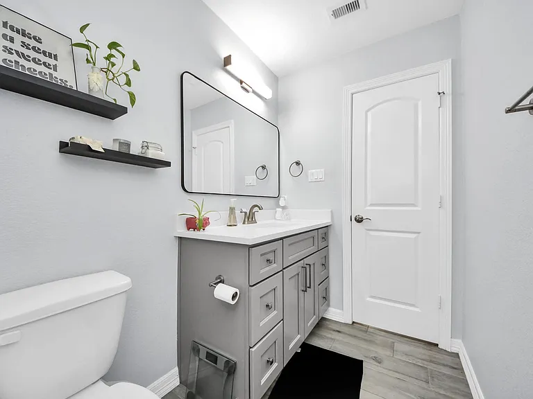 834 Ellington St — Photo 22