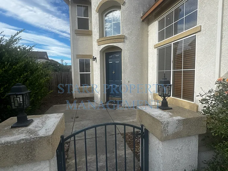2046 Solothurn Way — Photo 2