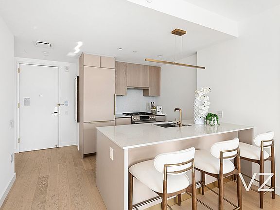 3rd image of 3 Court Sq APT 4901
