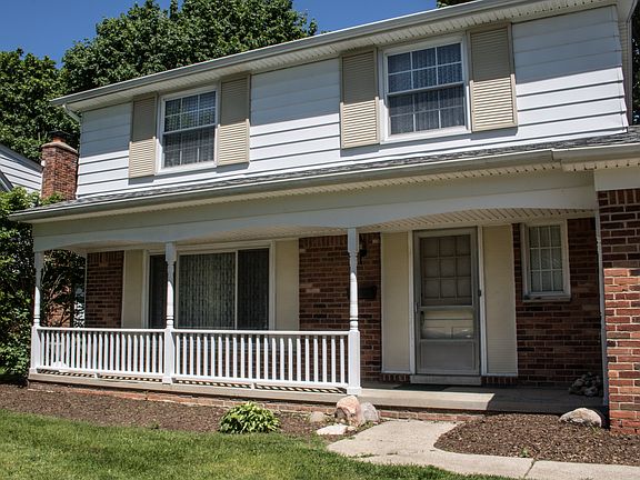 4th image of 1326 King George Blvd
