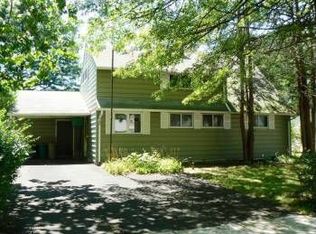 42 Inbrook Rd, Levittown, PA 19057