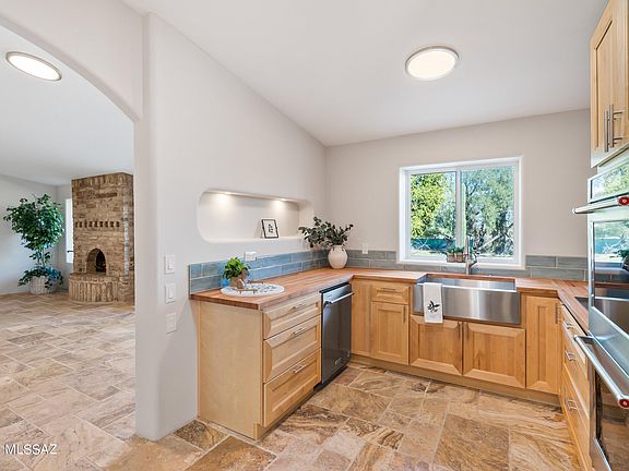 3rd image of 4004 W Ironwood Hill Dr