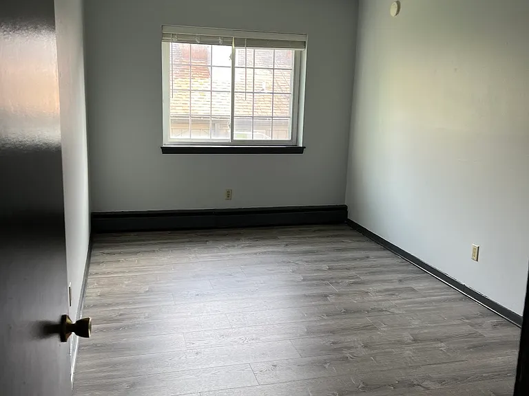 1733 N Cambridge Ave — Photo 10