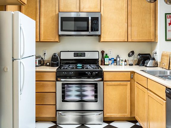 3rd image of 6400 Crescent Park E APT 104