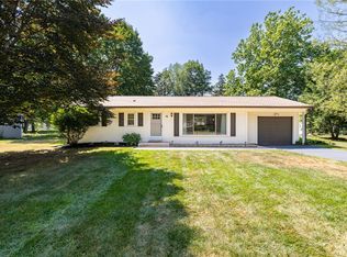 16 Crossfield Rd, Fairport, NY 14450