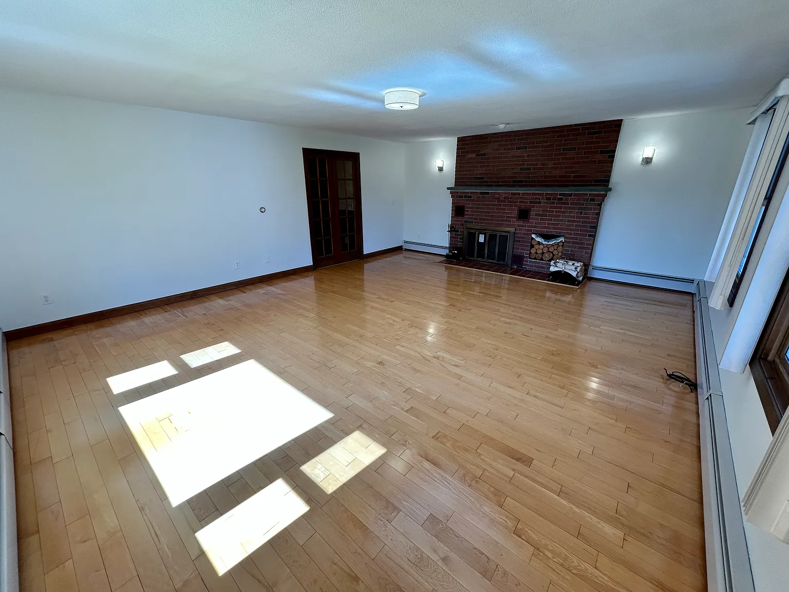 3 bed, 1125 sqft, $3,000 — Photo 4