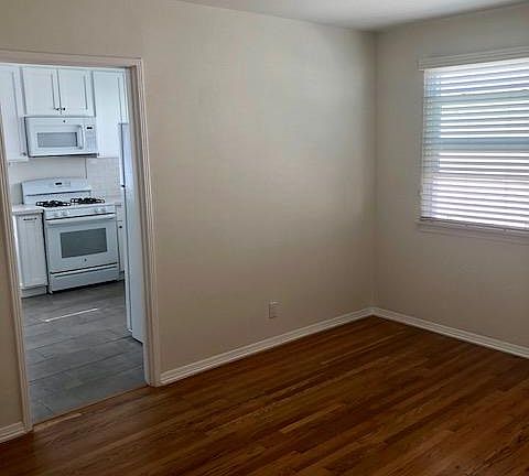 2nd image of 1747 Centinela Ave