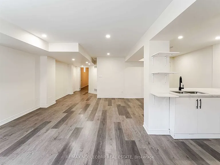 71 Pierre Berton Blvd — Photo 7