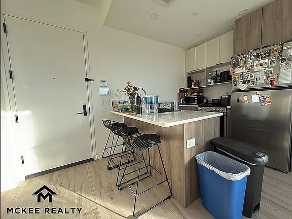 5th image of 2708 Church Ave #3J